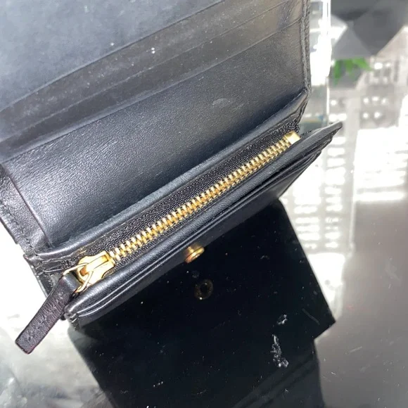 Authentic Gucci GG 🐝Supreme Bee Wallet - Picture 8 of 17